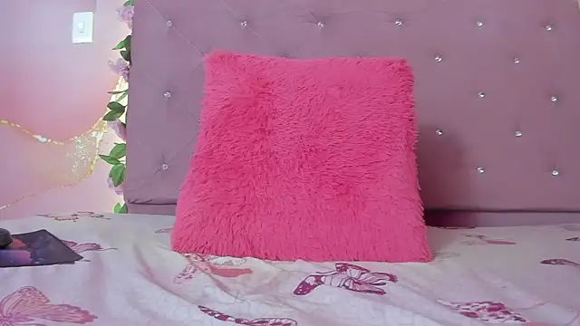 violet taylor  online show from 04.07.26