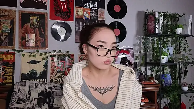 OdetteBiddy online show from 11.18.25