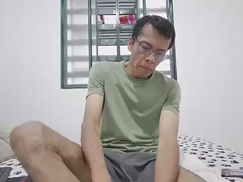 skinnylatino51 online show from 09.18.25