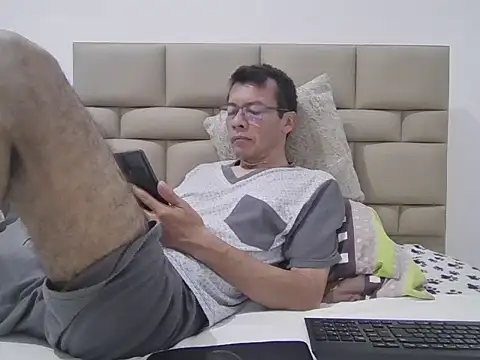 skinnylatino51 online show from 04.10.26