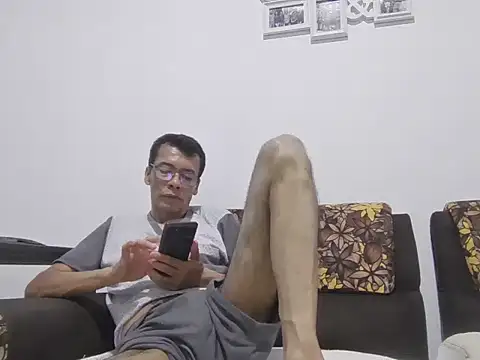 Snapshot of skinnylatino51 chatting on 07.17.26 skinnylatino51 online show from 07.17.26