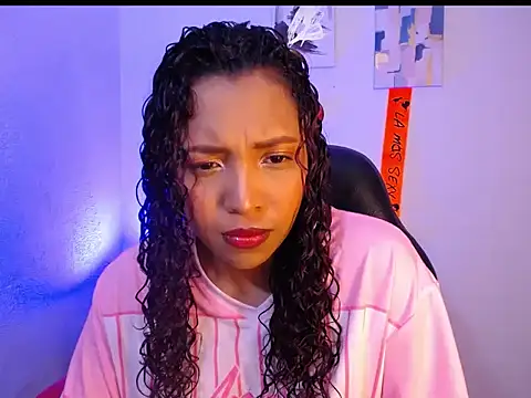 Snapshot of warisg__ chatting on 10.05.25 warisg   online show from 10.05.25