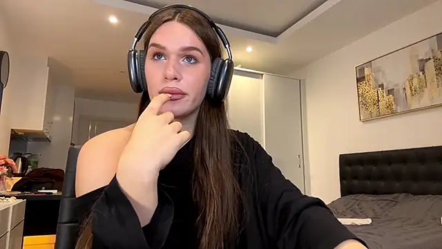 Snapshot of franzeva chatting on 05.15.26 franzeva online show from 05.15.26