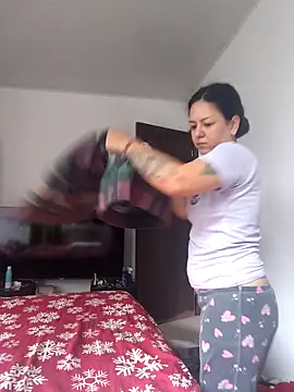 Snapshot of Abbyjoness21 chatting on 09.15.25 Abbyjoness21 online show from 09.15.25