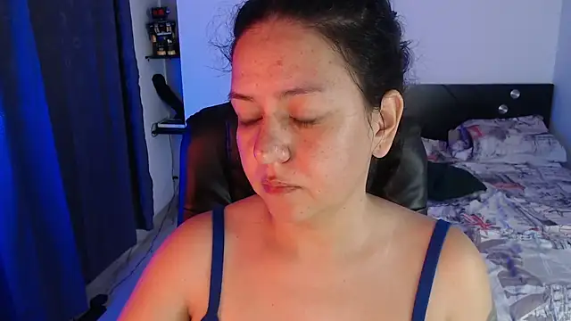 Snapshot of Abbyjoness21 chatting on 10.11.25 Abbyjoness21 online show from 10.11.25