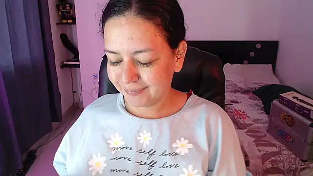 Snapshot of Abbyjoness21 chatting on 10.16.25 Abbyjoness21 online show from 10.16.25