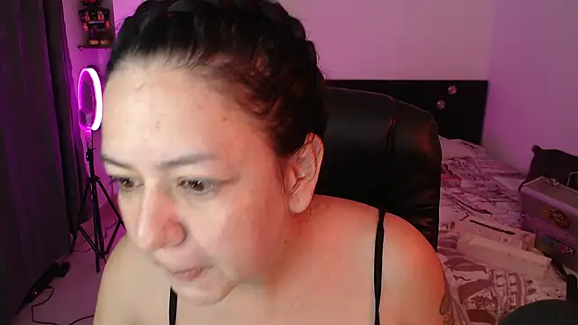 Snapshot of Abbyjoness21 chatting on 10.23.25 Abbyjoness21 online show from 10.23.25