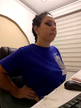 Snapshot of Abbyjoness21 chatting on 10.24.25 Abbyjoness21 online show from 10.24.25