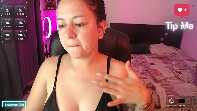 Snapshot of Abbyjoness21 chatting on 11.07.25 Abbyjoness21 online show from 11.07.25