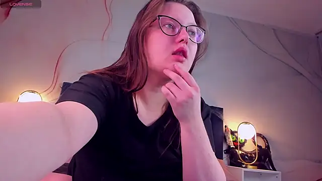 HelenDanvers online show from 11.06.25