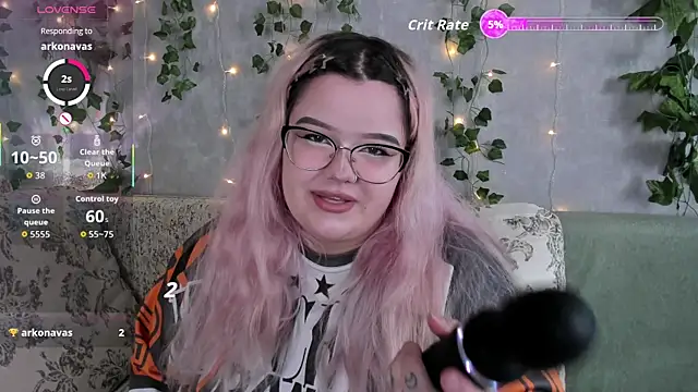 Snapshot of _CandyM1lky_ chatting on 06.11.26 CandyM1lky online show from 06.11.26