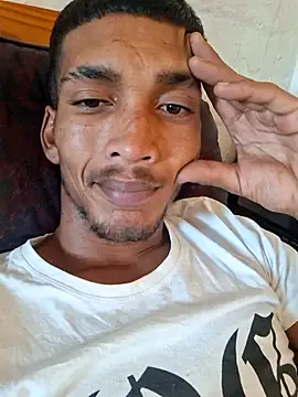 Snapshot of Zinedean24 chatting on 04.24.26 Zinedean24 online show from 04.24.26
