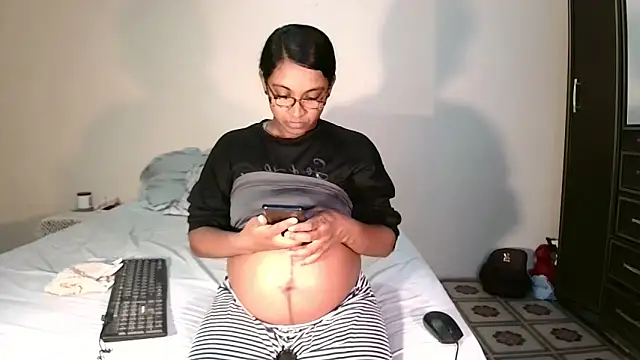 Snapshot of indiansweetflava chatting on 04.24.26 indiansweetflava online show from 04.24.26