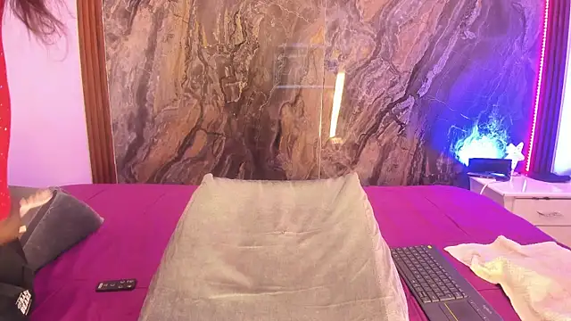 MiiaaCollinss online show from 11.03.25