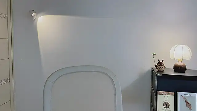 Snapshot of Onechestnut chatting on 04.28.26 Onechestnut online show from 04.28.26