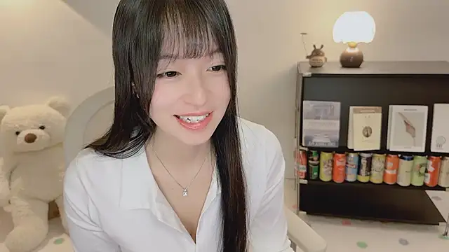 Snapshot of Onechestnut chatting on 06.05.26 Onechestnut online show from 06.05.26