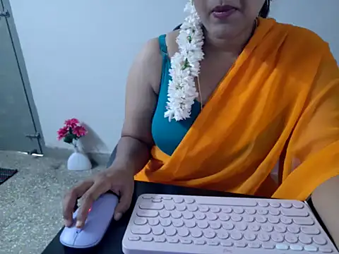 Snapshot of Anjalistar chatting on 09.20.25 Anjalistar online show from 09.20.25