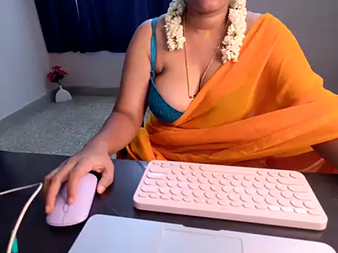 Snapshot of Anjalistar chatting on 09.24.25 Anjalistar online show from 09.24.25