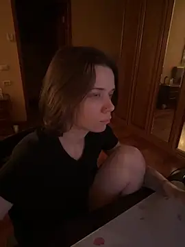 Snapshot of enchanting_chloe chatting on 11.08.25 enchanting chloe online show from 11.08.25