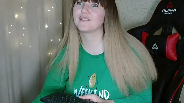 Miaxfox online show from 11.25.25