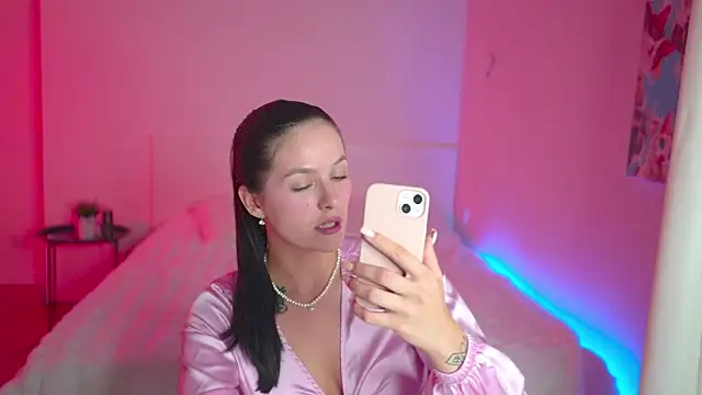 Snapshot of EwelynScott chatting on 09.17.25 EwelynScott online show from 09.17.25