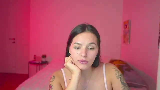 Snapshot of EwelynScott chatting on 09.24.25 EwelynScott online show from 09.24.25