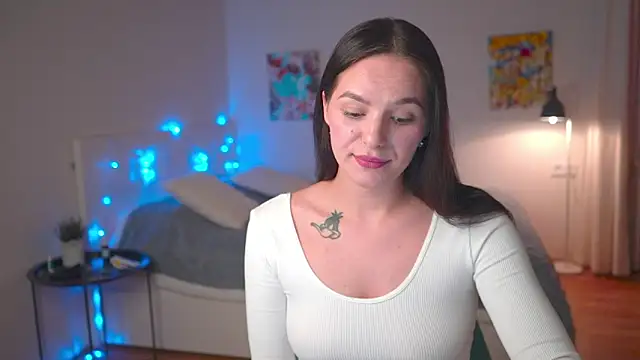 Snapshot of EwelynScott chatting on 10.13.25 EwelynScott online show from 10.13.25