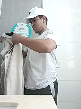 Snapshot of Oscariin96 chatting on 02.13.26 Oscariin96 online show from 02.13.26