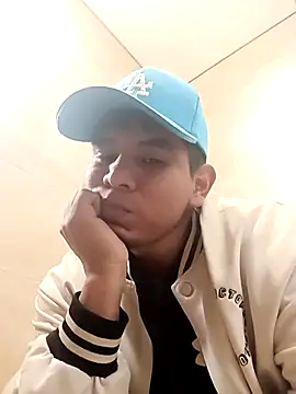 Snapshot of Oscariin96 chatting on 02.18.26 Oscariin96 online show from 02.18.26