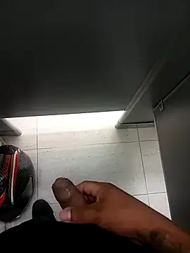 Snapshot of Oscariin96 chatting on 02.19.26 Oscariin96 online show from 02.19.26