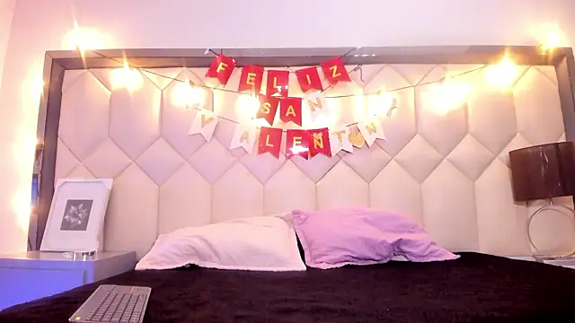 Scarletbigbug online show from 02.13.26