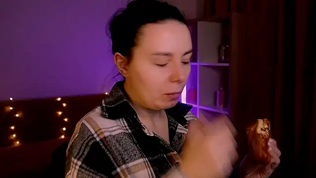 Snapshot of Di_na_Bell chatting on 03.06.26 Di na Bell online show from 03.06.26