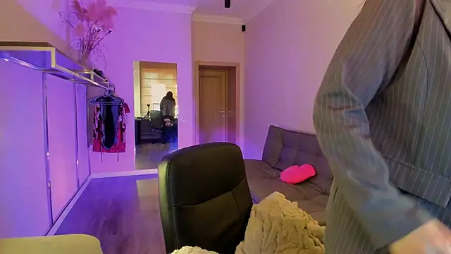 Snapshot of Di_na_Bell chatting on 03.26.26 Di na Bell online show from 03.26.26