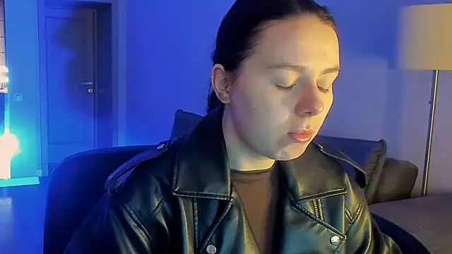 Snapshot of Di_na_Bell chatting on 04.15.26 Di na Bell online show from 04.15.26