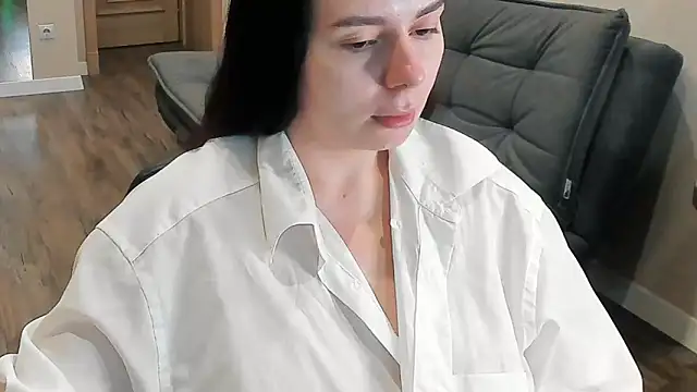 Snapshot of Di_na_Bell chatting on 06.18.26 Di na Bell online show from 06.18.26