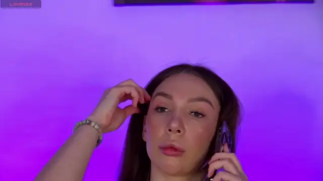 AlysonHuxley  online show from 11.09.25