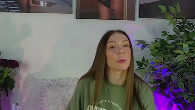 AlysonHuxley  online show from 02.21.26