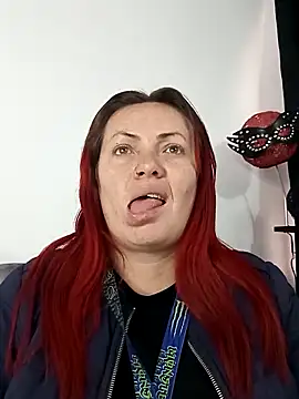 carolinhe  online show from 09.29.25