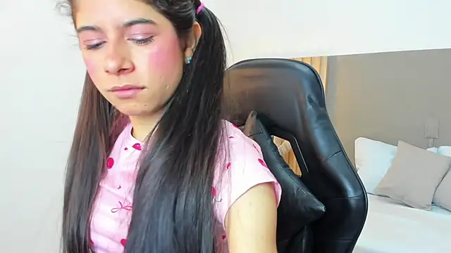 carlina 15 online show from 10.31.25