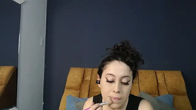 Snapshot of KendraaSimons chatting on 05.19.26 KendraaSimons online show from 05.19.26