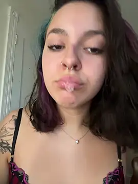 Snapshot of babykalirose chatting on 05.28.26 babykalirose online show from 05.28.26