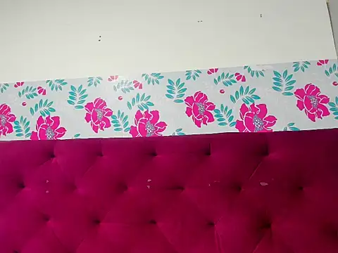 Snapshot of SandyThorner chatting on 11.19.25 SandyThorner online show from 11.19.25