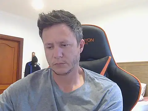 Snapshot of TroyDieselXXX chatting on 09.20.25 TroyDieselXXX online show from 09.20.25