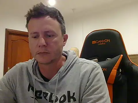 Snapshot of TroyDieselXXX chatting on 04.19.26 TroyDieselXXX online show from 04.19.26