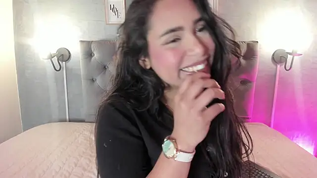 Snapshot of GiannaSlimJB chatting on 09.26.25 GiannaSlimJB online show from 09.26.25