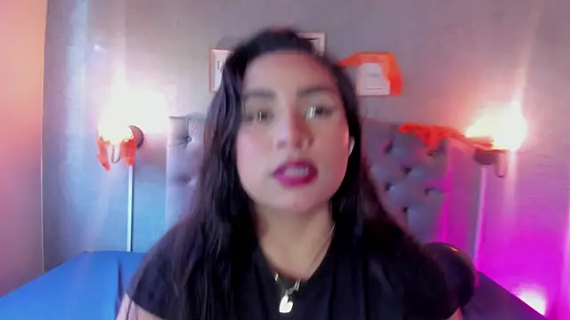 Snapshot of GiannaSlimJB chatting on 10.05.25 GiannaSlimJB online show from 10.05.25