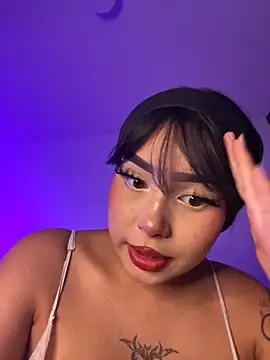 Snapshot of lucialauper_ chatting on 10.18.25 lucialauper online show from 10.18.25