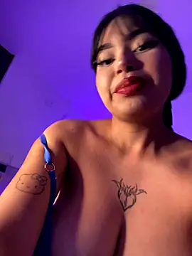 Snapshot of lucialauper_ chatting on 10.19.25 lucialauper online show from 10.19.25