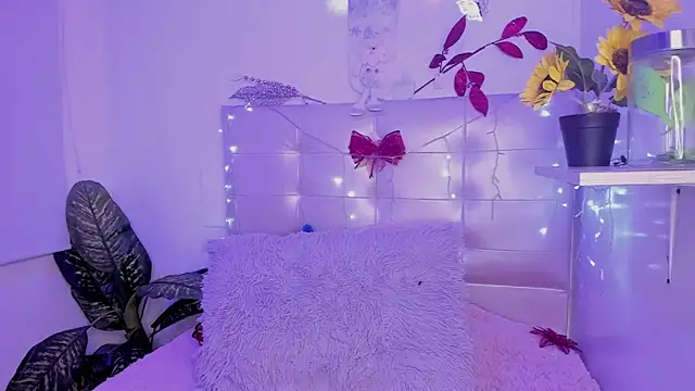 Anna Blade  online show from 12.20.25