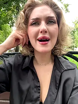 Snapshot of KellyKeler chatting on 09.11.25 KellyKeler online show from 09.11.25